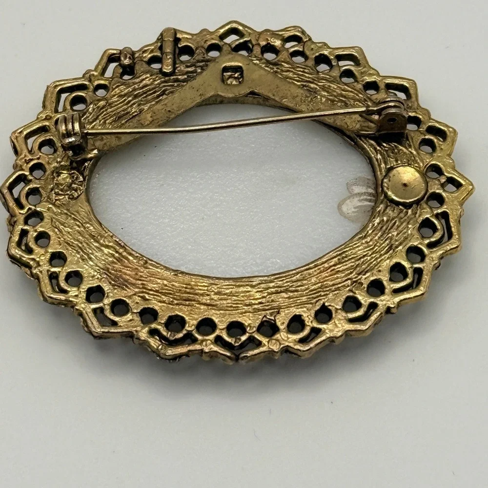 Vintage Hand Painted Porcelain Floral Brooch Gold Tone Filigree Oval Pin Estate